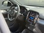 Volvo XC40 2.0 B4 Plus Dark Elektr. stoelverstelling / Harman Kardon Audio / Trekhaak/ Keyless Drive / Verw. voorruit / Stoel- en stuurverw. / Adapt. Cruise / BLIS