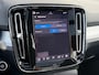 Volvo XC40 2.0 B4 Plus Dark Elektr. stoelverstelling / Harman Kardon Audio / Trekhaak/ Keyless Drive / Verw. voorruit / Stoel- en stuurverw. / Adapt. Cruise / BLIS