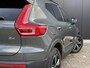 Volvo XC40 2.0 B4 Plus Dark Elektr. stoelverstelling / Harman Kardon Audio / Trekhaak/ Keyless Drive / Verw. voorruit / Stoel- en stuurverw. / Adapt. Cruise / BLIS