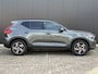 Volvo XC40 2.0 B4 Plus Dark Elektr. stoelverstelling / Harman Kardon Audio / Trekhaak/ Keyless Drive / Verw. voorruit / Stoel- en stuurverw. / Adapt. Cruise / BLIS