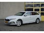 Skoda Octavia Combi 1.0 TSI Business Edition BJ2021 Lmv 16" | Led V+A | Dynamische knipperlichten | Pdc | Trekhaak | Elek. achterklep | App-Connect | Navi | Sfeerverlichting | Climate control | Cruise control | Extra getint glas