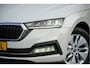 Skoda Octavia Combi 1.0 TSI Business Edition BJ2021 Lmv 16" | Led V+A | Dynamische knipperlichten | Pdc | Trekhaak | Elek. achterklep | App-Connect | Navi | Sfeerverlichting | Climate control | Cruise control | Extra getint glas