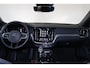 Volvo V60 T8 Recharge AWD Plus Dark - Panorama/schuifdak - IntelliSafe Assist & Surround - 360º Camera - Harman/Kardon audio - Verwarmde voorstoelen, stuur & achterbank - Parkeersensoren voor & achter - Elektr. bedienb. voorstoelen met geheugen - Head up display - Extra getint glas - Inklapbare trekhaak - 18' LMV