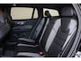 Volvo V60 T8 Recharge AWD Plus Dark - Panorama/schuifdak - IntelliSafe Assist & Surround - 360º Camera - Harman/Kardon audio - Verwarmde voorstoelen, stuur & achterbank - Parkeersensoren voor & achter - Elektr. bedienb. voorstoelen met geheugen - Head up display - Extra getint glas - Inklapbare trekhaak - 18' LMV