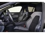Volvo V60 T8 Recharge AWD Plus Dark - Panorama/schuifdak - IntelliSafe Assist & Surround - 360º Camera - Harman/Kardon audio - Verwarmde voorstoelen, stuur & achterbank - Parkeersensoren voor & achter - Elektr. bedienb. voorstoelen met geheugen - Head up display - Extra getint glas - Inklapbare trekhaak - 18' LMV
