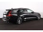Volvo V60 T8 Recharge AWD Plus Dark - Panorama/schuifdak - IntelliSafe Assist & Surround - 360º Camera - Harman/Kardon audio - Verwarmde voorstoelen, stuur & achterbank - Parkeersensoren voor & achter - Elektr. bedienb. voorstoelen met geheugen - Head up display - Extra getint glas - Inklapbare trekhaak - 18' LMV