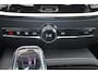 Volvo V60 T8 Recharge AWD Plus Dark - Panorama/schuifdak - IntelliSafe Assist & Surround - 360º Camera - Harman/Kardon audio - Verwarmde voorstoelen, stuur & achterbank - Parkeersensoren voor & achter - Elektr. bedienb. voorstoelen met geheugen - Head up display - Extra getint glas - Inklapbare trekhaak - 18' LMV