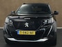 Peugeot e-2008 EV GT 50 kWh - ORIGINEEL NEDERLANDSE AUTO - SOH 100%! - ACHTERUITRIJCAMERA - TREKHAAK - AIRCO (AUTOMATISCH) - APPLE CARPLAY/ANDROID AUTO - DODEHOEKDETECTIE - CRUISE CONTROL ADAPTIEF - KEYLESS START - VOORSTOELEN VERWARMD - PARKEERSENSOREN ACHTER
