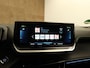 Peugeot e-2008 EV GT 50 kWh - ORIGINEEL NEDERLANDSE AUTO - SOH 100%! - ACHTERUITRIJCAMERA - TREKHAAK - AIRCO (AUTOMATISCH) - APPLE CARPLAY/ANDROID AUTO - DODEHOEKDETECTIE - CRUISE CONTROL ADAPTIEF - KEYLESS START - VOORSTOELEN VERWARMD - PARKEERSENSOREN ACHTER