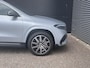 Mercedes-Benz EQA 250+ Business Solution AMG | Panoramadak | Elektrisch Verstelbare Stoelen + Memory | 360° Camera | Dodehoekassistent | Head-up Display | Burmester Surround Sound | Apple CarPlay | Android Auto | Stoelverwarming | Sfeerverlichting