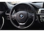 BMW 3-Serie 318i High Executive / SCHUIFDAK / LEDER / CARPLAY / STOELVERW