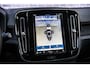 Volvo EX40 Single Motor Extended Range Plus Black Ed. 82 kWh | SOH 100% | Adaptieve Cruise Control | Harman Kardon Audio | Stoel-/Stuurverwarming | 360 Parkeercamera | Dodehoek Detectie | Pixel LED | Elektr. Verst. Stoelen + Geheugen | Donker Getint Glas | Warmtepomp |