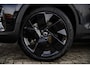 Volvo EX40 Single Motor Extended Range Plus Black Ed. 82 kWh | SOH 100% | Adaptieve Cruise Control | Harman Kardon Audio | Stoel-/Stuurverwarming | 360 Parkeercamera | Dodehoek Detectie | Pixel LED | Elektr. Verst. Stoelen + Geheugen | Donker Getint Glas | Warmtepomp |