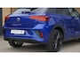 Volkswagen T-Roc 1.5 TSI 150pk DSG 2x R-Line & Black Style Pano.Dak 19inch LM IQ Light Virtual Cockpit ACC Trekhaak *Lapiz Blue*