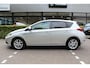 Toyota Auris 1.8 Hybrid Energy Plus Rijklaar | Keyless | Sensoren | Camera | Cruise | Clima | Dealer onderhouden