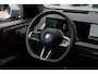 BMW X3 30e xDrive M Sport | 300PK | Pano | HUD | 360° | Harman Kardon | 20" | Keyless | Driving Assistant Professional | BMW X3 30e xDrive M Sport 300 PK Plug-in Hybrid met 2.0 viercilinder, panoramadak, Head-Up Display, 360° camera, Harman Kardon Premium Sound, 20-inch lichtmetalen velgen, Keyless Entry, Drivi