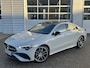 Mercedes-Benz CLA 180 Business Solution AMG | AMG Plus Pakket | Night Pakket | Panoramadak | 360° Camera | Dodehoekassistent | Head-up Display | MULTIBEAM LED Koplampen | Advanced Sound System | Elektrisch Verstelbare Stoelen + Memory | Stoelverwarming | Sfeerverlichting | Apple CarPlay | Android Auto