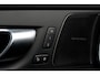 Volvo XC60 2.0 T6 Plug-in hybrid AWD Ultra Dark | Luchtvering | Trekhaak | Panoramadak | Head up display | 360 graden camera | Verwarmbare voorstoelen stuurwiel en achterbank | Premium audio by Harman Kardon |