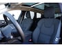 Volvo XC60 2.0 T6 Plug-in hybrid AWD Ultra Dark | Luchtvering | Trekhaak | Panoramadak | Head up display | 360 graden camera | Verwarmbare voorstoelen stuurwiel en achterbank | Premium audio by Harman Kardon |