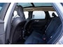 Volvo XC60 2.0 T6 Plug-in hybrid AWD Ultra Dark | Luchtvering | Trekhaak | Panoramadak | Head up display | 360 graden camera | Verwarmbare voorstoelen stuurwiel en achterbank | Premium audio by Harman Kardon |
