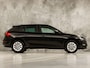Skoda Scala 1.0 TSI Sport Automaat (KUIPSTOELEN, VIRTUAL COCKPIT, APPLE CARPLAY, GROOT NAVI, CLIMATE, STOELVERWARMING, ZWART HEMEL, GETINT GLAS, CRUISE, NIEUWSTAAT)