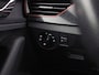 Skoda Scala 1.0 TSI Sport Automaat (KUIPSTOELEN, VIRTUAL COCKPIT, APPLE CARPLAY, GROOT NAVI, CLIMATE, STOELVERWARMING, ZWART HEMEL, GETINT GLAS, CRUISE, NIEUWSTAAT)