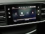 Peugeot 308 SW 1.2 PureTech Sport (PANORAMADAK, APPLE CARPLAY, GROOT NAVI, TREKHAAK, GETINT GLAS, SPORTSTOELEN, PARKEERSENSOREN, CRUISE, NIEUWSTAAT)