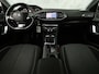 Peugeot 308 SW 1.2 PureTech Sport (PANORAMADAK, APPLE CARPLAY, GROOT NAVI, TREKHAAK, GETINT GLAS, SPORTSTOELEN, PARKEERSENSOREN, CRUISE, NIEUWSTAAT)