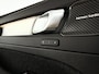 Volvo XC40 B4 Plus Dark | Parkeercamera | Stoel- en Stuurverwarming | Harman Kardon | Trekhaak