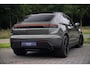 Porsche Macan 4 100 kWh|1e Eig|Org NL NAP|Achterasbesturing|Trekhaak|Panoramadak|Head Up|Chrono|Aventuringroen|Matrix|BOSE|Luchtvering|Dealer Onderhouden