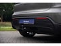 Porsche Macan 4 100 kWh|1e Eig|Org NL NAP|Achterasbesturing|Trekhaak|Panoramadak|Head Up|Chrono|Aventuringroen|Matrix|BOSE|Luchtvering|Dealer Onderhouden
