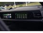Porsche Macan 4 100 kWh|1e Eig|Org NL NAP|Achterasbesturing|Trekhaak|Panoramadak|Head Up|Chrono|Aventuringroen|Matrix|BOSE|Luchtvering|Dealer Onderhouden