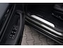 Porsche Macan 4 100 kWh|1e Eig|Org NL NAP|Achterasbesturing|Trekhaak|Panoramadak|Head Up|Chrono|Aventuringroen|Matrix|BOSE|Luchtvering|Dealer Onderhouden