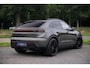Porsche Macan 4 100 kWh|1e Eig|Org NL NAP|Achterasbesturing|Trekhaak|Panoramadak|Head Up|Chrono|Aventuringroen|Matrix|BOSE|Luchtvering|Dealer Onderhouden