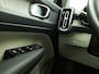 Volvo XC40 1.5 T5 Recharge Inscription 252Pk Automaat (APPLE CARPLAY, GROOT NAVI, LEDER, STOELVERWARMING, SPORTSTOELEN, KEYLESS, CAMERA, NIEUWSTAAT)