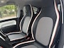 Renault Twingo Z.E. R80 Série Limitée Vibes | Eerste eigenaar | Nederlandse auto | Navigatiesysteem | Camera achter | Unieke kilometerstand | 100% elektrisch | Dealeronderhouden | SoH 95% | Voorstoelen verwarmd | Unieke uitvoering |
