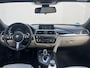 BMW 3-Serie 320i Luxury Edition / Dealer Onderhouden / Schuif-Kantel Dak / DAB / 19" Lichtmetalen Sport Velgen / Led Koplampen / Cruise Control / HiFi Audio /  Parkeersensoren Voor&Achter / Full-Map Navigatie /