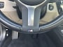 BMW 3-Serie 320i Luxury Edition / Dealer Onderhouden / Schuif-Kantel Dak / DAB / 19" Lichtmetalen Sport Velgen / Led Koplampen / Cruise Control / HiFi Audio /  Parkeersensoren Voor&Achter / Full-Map Navigatie /
