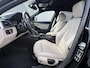 BMW 3-Serie 320i Luxury Edition / Dealer Onderhouden / Schuif-Kantel Dak / DAB / 19" Lichtmetalen Sport Velgen / Led Koplampen / Cruise Control / HiFi Audio /  Parkeersensoren Voor&Achter / Full-Map Navigatie /