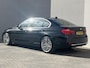 BMW 3-Serie 320i Luxury Edition / Dealer Onderhouden / Schuif-Kantel Dak / DAB / 19" Lichtmetalen Sport Velgen / Led Koplampen / Cruise Control / HiFi Audio /  Parkeersensoren Voor&Achter / Full-Map Navigatie /