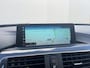 BMW 3-Serie 320i Luxury Edition / Dealer Onderhouden / Schuif-Kantel Dak / DAB / 19" Lichtmetalen Sport Velgen / Led Koplampen / Cruise Control / HiFi Audio /  Parkeersensoren Voor&Achter / Full-Map Navigatie /