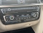 BMW 3-Serie 320i Luxury Edition / Dealer Onderhouden / Schuif-Kantel Dak / DAB / 19" Lichtmetalen Sport Velgen / Led Koplampen / Cruise Control / HiFi Audio /  Parkeersensoren Voor&Achter / Full-Map Navigatie /