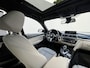 BMW 3-Serie 320i Luxury Edition / Dealer Onderhouden / Schuif-Kantel Dak / DAB / 19" Lichtmetalen Sport Velgen / Led Koplampen / Cruise Control / HiFi Audio /  Parkeersensoren Voor&Achter / Full-Map Navigatie /