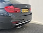 BMW 3-Serie 320i Luxury Edition / Dealer Onderhouden / Schuif-Kantel Dak / DAB / 19" Lichtmetalen Sport Velgen / Led Koplampen / Cruise Control / HiFi Audio /  Parkeersensoren Voor&Achter / Full-Map Navigatie /
