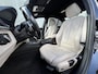 BMW 3-Serie 320i Luxury Edition / Dealer Onderhouden / Schuif-Kantel Dak / DAB / 19" Lichtmetalen Sport Velgen / Led Koplampen / Cruise Control / HiFi Audio /  Parkeersensoren Voor&Achter / Full-Map Navigatie /