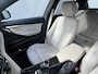 BMW 3-Serie 320i Luxury Edition / Dealer Onderhouden / Schuif-Kantel Dak / DAB / 19" Lichtmetalen Sport Velgen / Led Koplampen / Cruise Control / HiFi Audio /  Parkeersensoren Voor&Achter / Full-Map Navigatie /