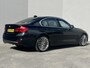 BMW 3-Serie 320i Luxury Edition / Dealer Onderhouden / Schuif-Kantel Dak / DAB / 19" Lichtmetalen Sport Velgen / Led Koplampen / Cruise Control / HiFi Audio /  Parkeersensoren Voor&Achter / Full-Map Navigatie /
