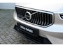 Volvo XC40 1.5 T4 Plug-in hybrid Ultimate Bright Elektrisch glazen panorama-dak | Parkeercamera | cruise control adaptief | Elektrische voorstoelen | Voorstoelen verwarmd + stuurwiel verwarmd |