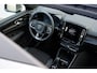 Volvo XC40 1.5 T4 Plug-in hybrid Ultimate Bright Elektrisch glazen panorama-dak | Parkeercamera | cruise control adaptief | Elektrische voorstoelen | Voorstoelen verwarmd + stuurwiel verwarmd |