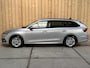 Skoda Octavia Combi 1.0 TSI Business Edition Apple CarPlay/Android Auto | Cruise & climate control | Elektrisch bedienbare achterklep | LED verlichting | Sfeerverlichting | Parkeersensoren voor en achter | Trekhaak